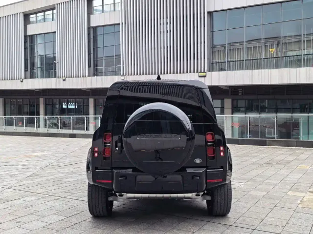 Land Rover Defender — Фото автомобиля 6