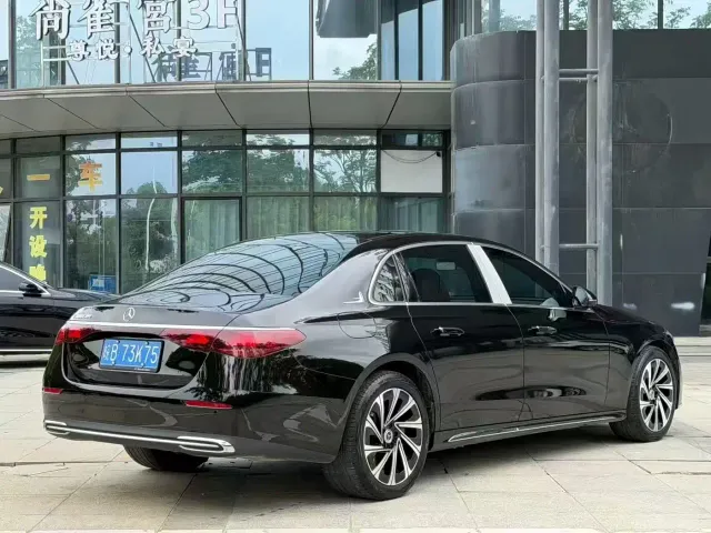 Mercedes-Benz E-Class — Фото автомобиля 5