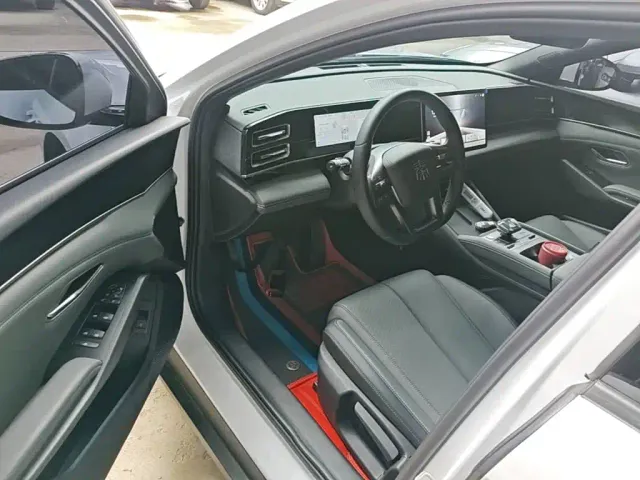 BYD Qin L — Фото автомобиля 15