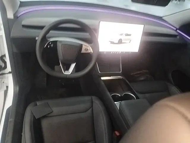 Tesla Model Y — Фото автомобиля 9