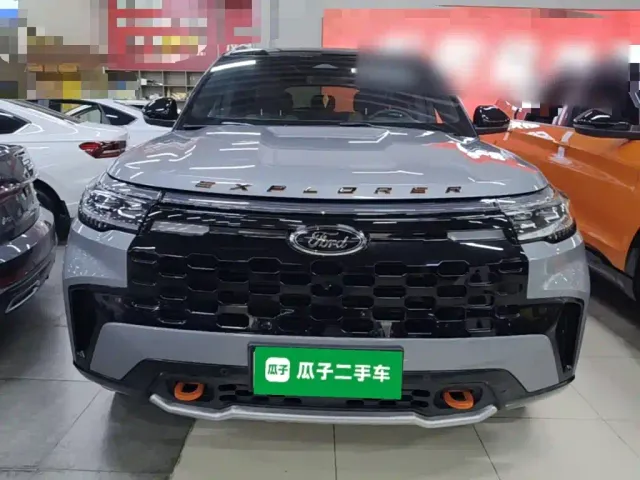 Ford Explorer — Фото автомобиля 2