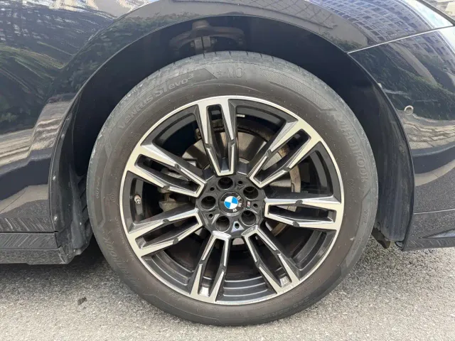 BMW 5 Series — Фото автомобиля 18
