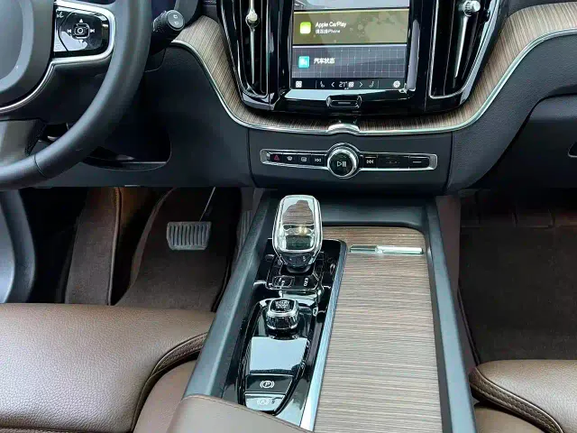 Volvo XC60 — Фото автомобиля 15