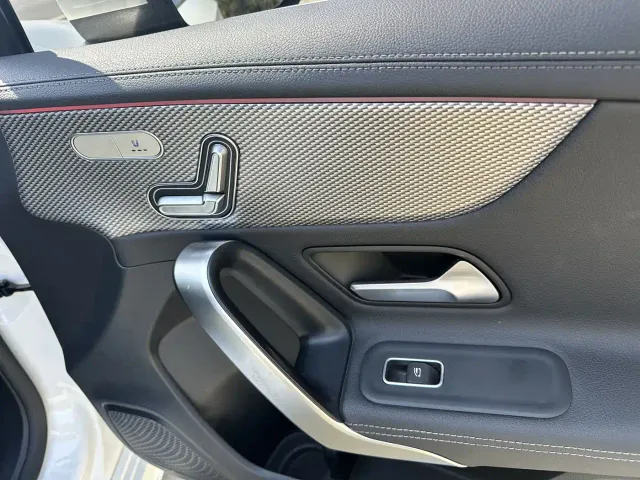 Mercedes-Benz A-Class — Фото автомобиля 24