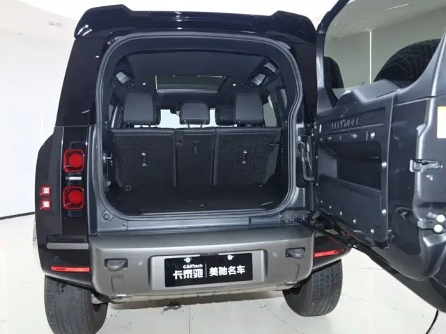 Land Rover Defender — Фото автомобиля 4