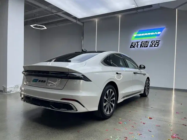 Lincoln Lincoln Z 2025 2.0T Premium Edition — Фото автомобиля 4