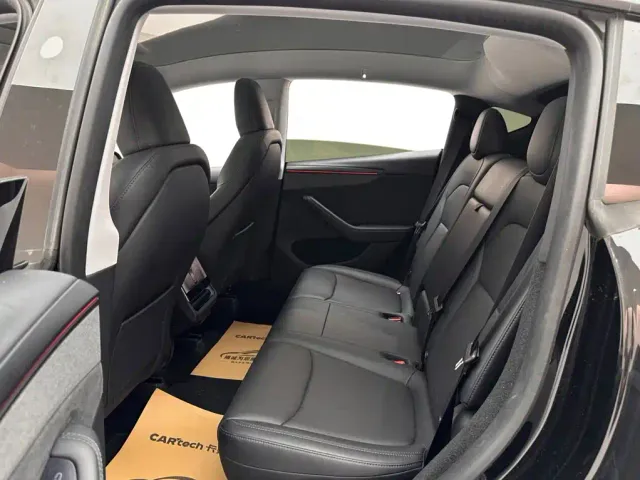 Tesla Model Y — Фото автомобиля 9