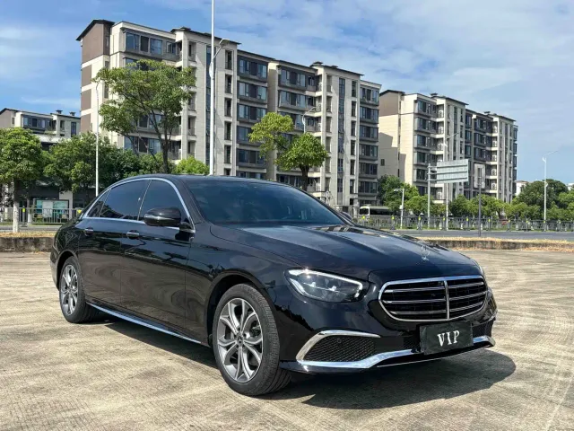 Mercedes-Benz E-Class — Фото автомобиля 3
