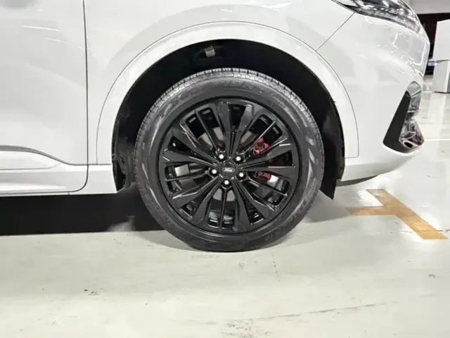 Ford Escape — Фото автомобиля 14