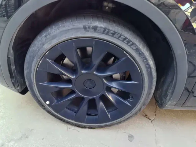 Tesla Model Y — Фото автомобиля 22