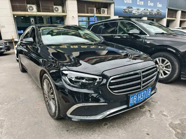 Mercedes-Benz E-Class — Фото автомобиля 3