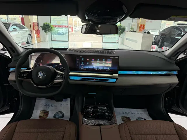 BMW 5 Series — Фото автомобиля 7