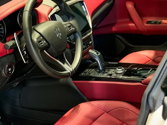 Maserati Ghibli — Фото автомобиля 13