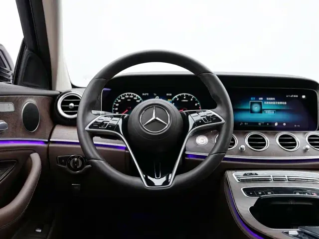 Mercedes-Benz E-Class — Фото автомобиля 11