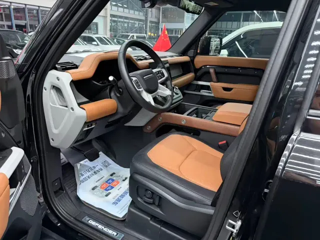 Land Rover Defender — Фото автомобиля 2