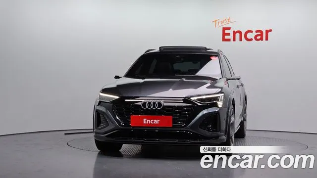 Audi SQ8 e-tron — Фото автомобиля 3