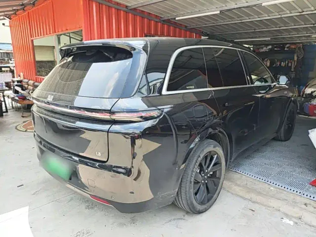 Li Auto L8 — Фото автомобиля 6
