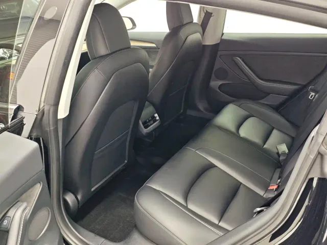 Tesla Model 3 — Фото автомобиля 16