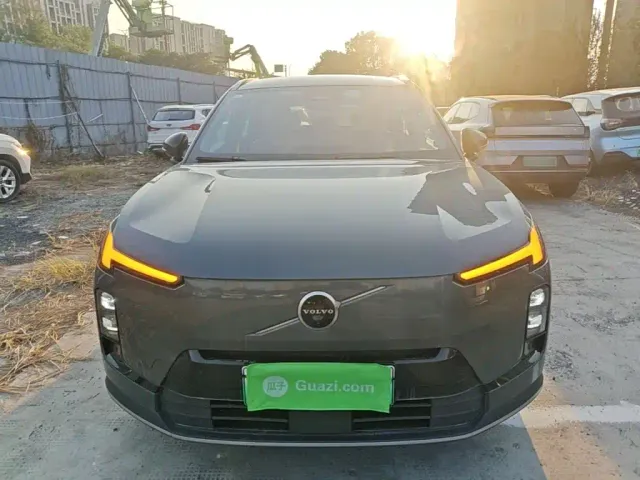 Volvo XC70 Plug-in Hybrid — Фото автомобиля 2