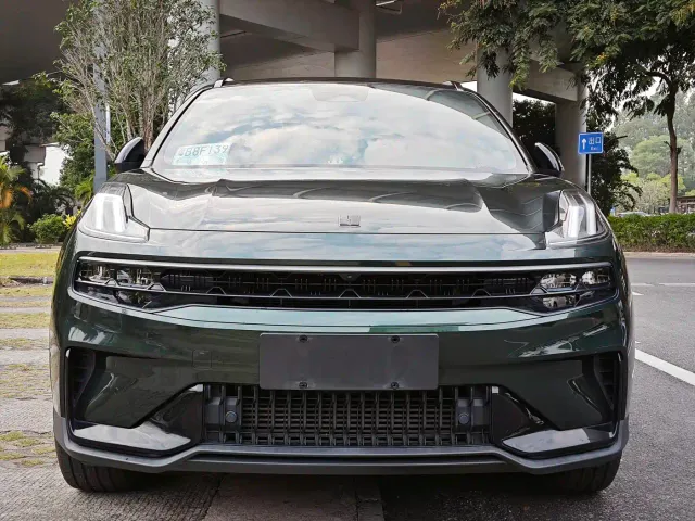 Lynk & Co 06 — Фото автомобиля 2