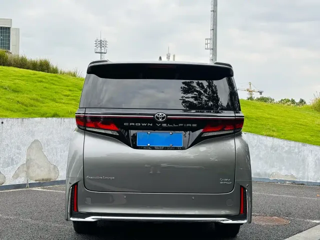 Toyota Vellfire — Фото автомобиля 5