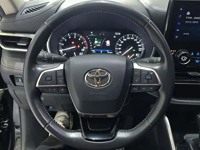 Toyota Highlander — Фото автомобиля 6