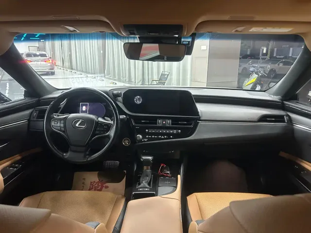 Lexus ES — Фото автомобиля 5