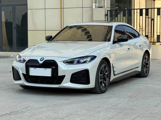 Фотография автомобиля — BMW i4
