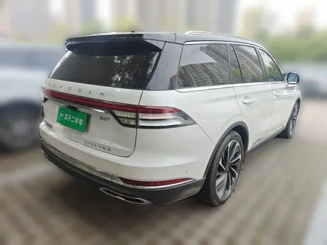 Lincoln Aviator — Фото автомобиля 4