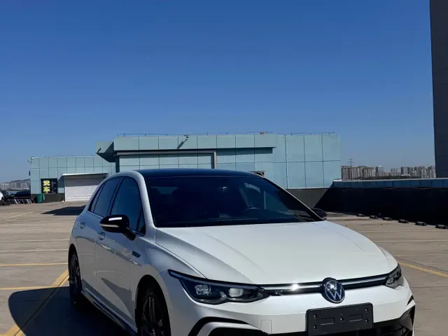 Volkswagen Golf — Фото автомобиля 2