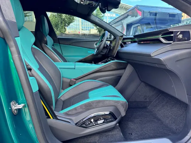 Lotus Eletre — Фото автомобиля 9