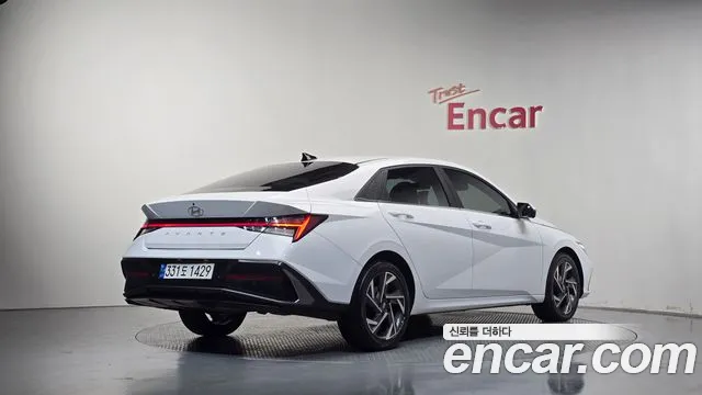 Hyundai Avante CN7 — Фото автомобиля 2