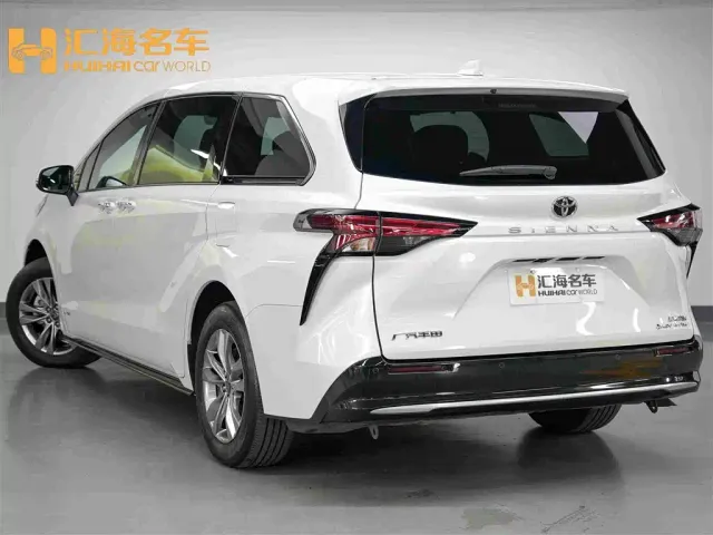 Toyota Sienna — Фото автомобиля 4