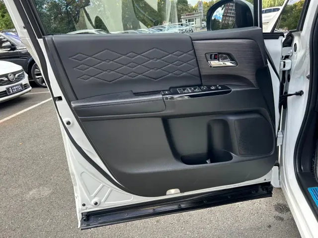 Honda Elysion — Фото автомобиля 7