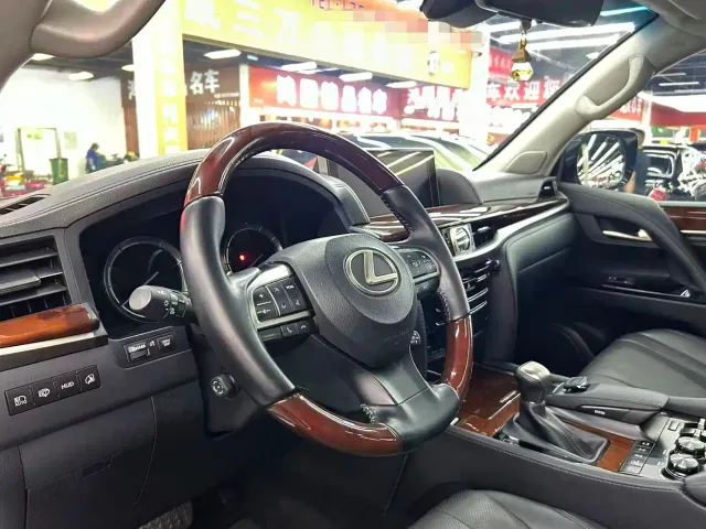 Lexus LX — Фото автомобиля 5