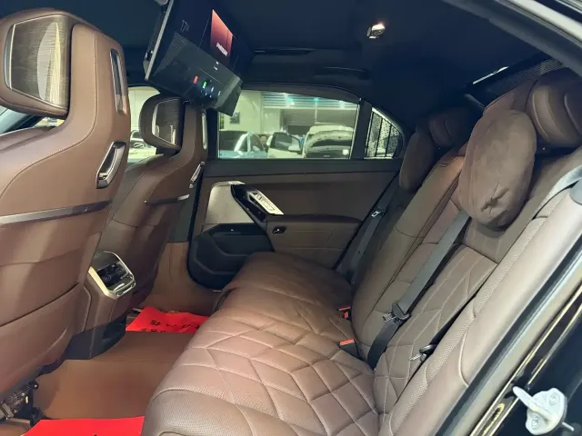 BMW BMW 7 Series 2023 Model 740Li Premium Luxury Package — Фото автомобиля 18