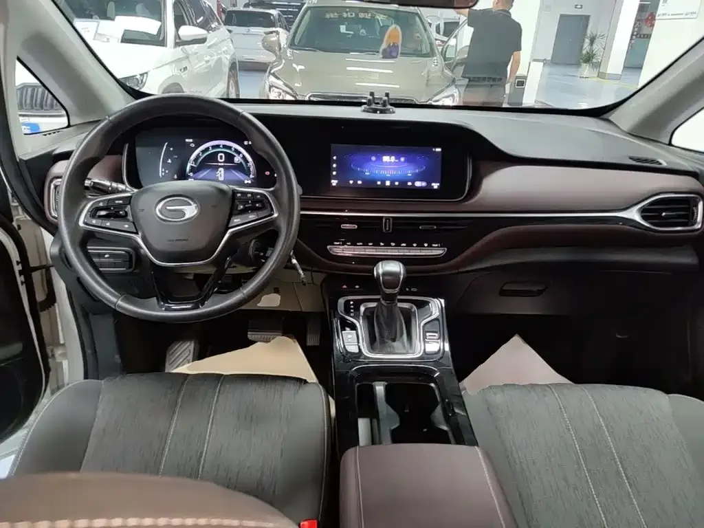 GAC Trumpchi Trumpchi M6 2023 PRO 270T DCT Elite Edition — Фото автомобиля 9