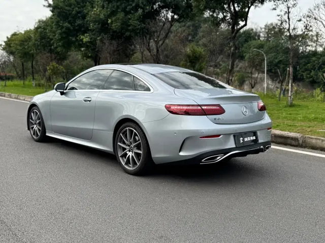 Mercedes-Benz E-Class — Фото автомобиля 4