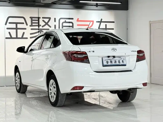 Toyota Vios — Фото автомобиля 4