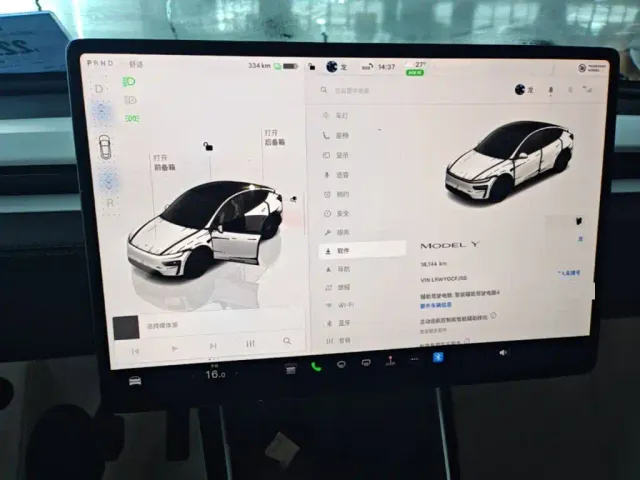 Tesla Model Y — Фото автомобиля 11