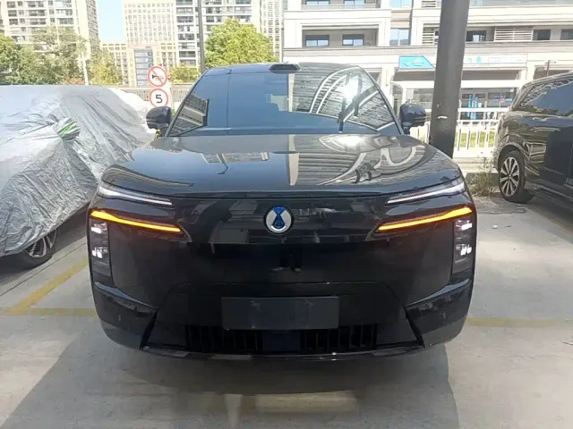 Denza N8L — Фото автомобиля 2