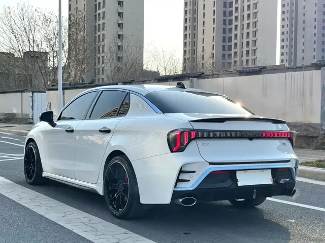 Lynk & Co 03 — Фото автомобиля 8