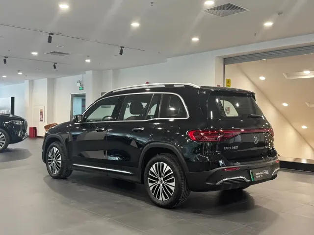 Mercedes-Benz EQB — Фото автомобиля 6