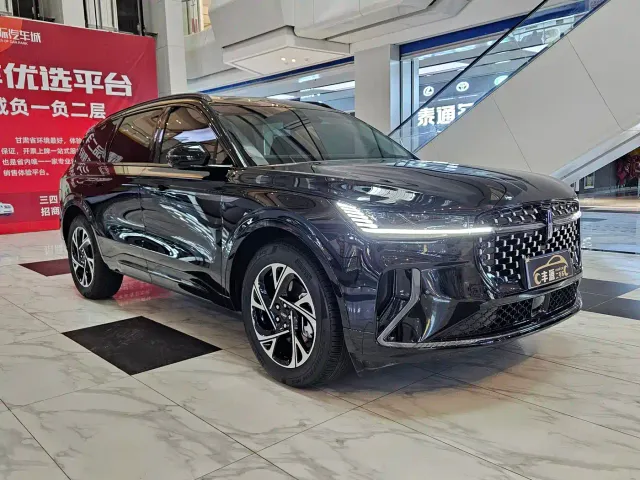 Lincoln Nautilus 2025 2.0T AWD Prestige Hybrid — Фото автомобиля 3
