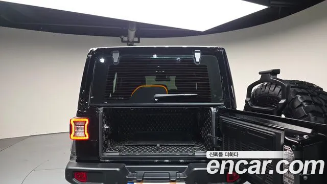 Jeep Wrangler JL — Фото автомобиля 18
