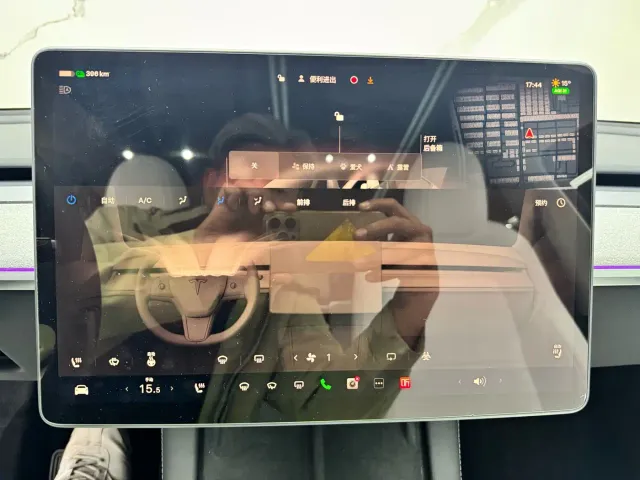 Tesla Model Y — Фото автомобиля 14