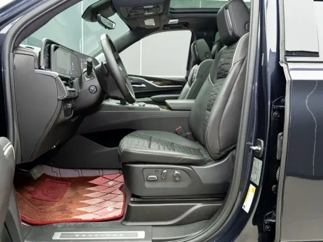 Cadillac Escalade — Фото автомобиля 12