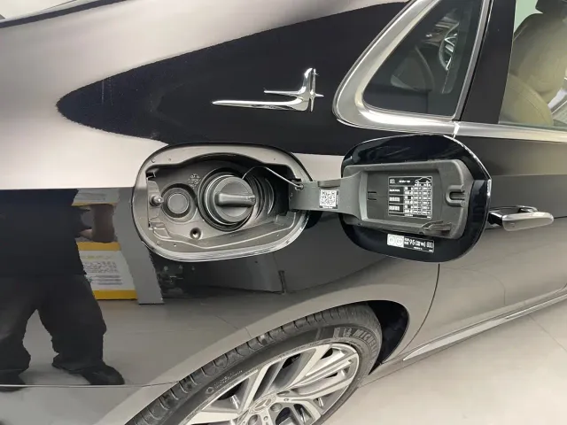 Mercedes-Benz E-Class — Фото автомобиля 12