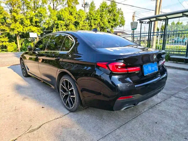BMW 5 Series — Фото автомобиля 2