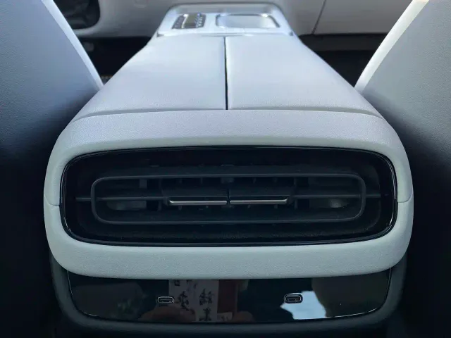 Xiaomi SU7 — Фото автомобиля 14